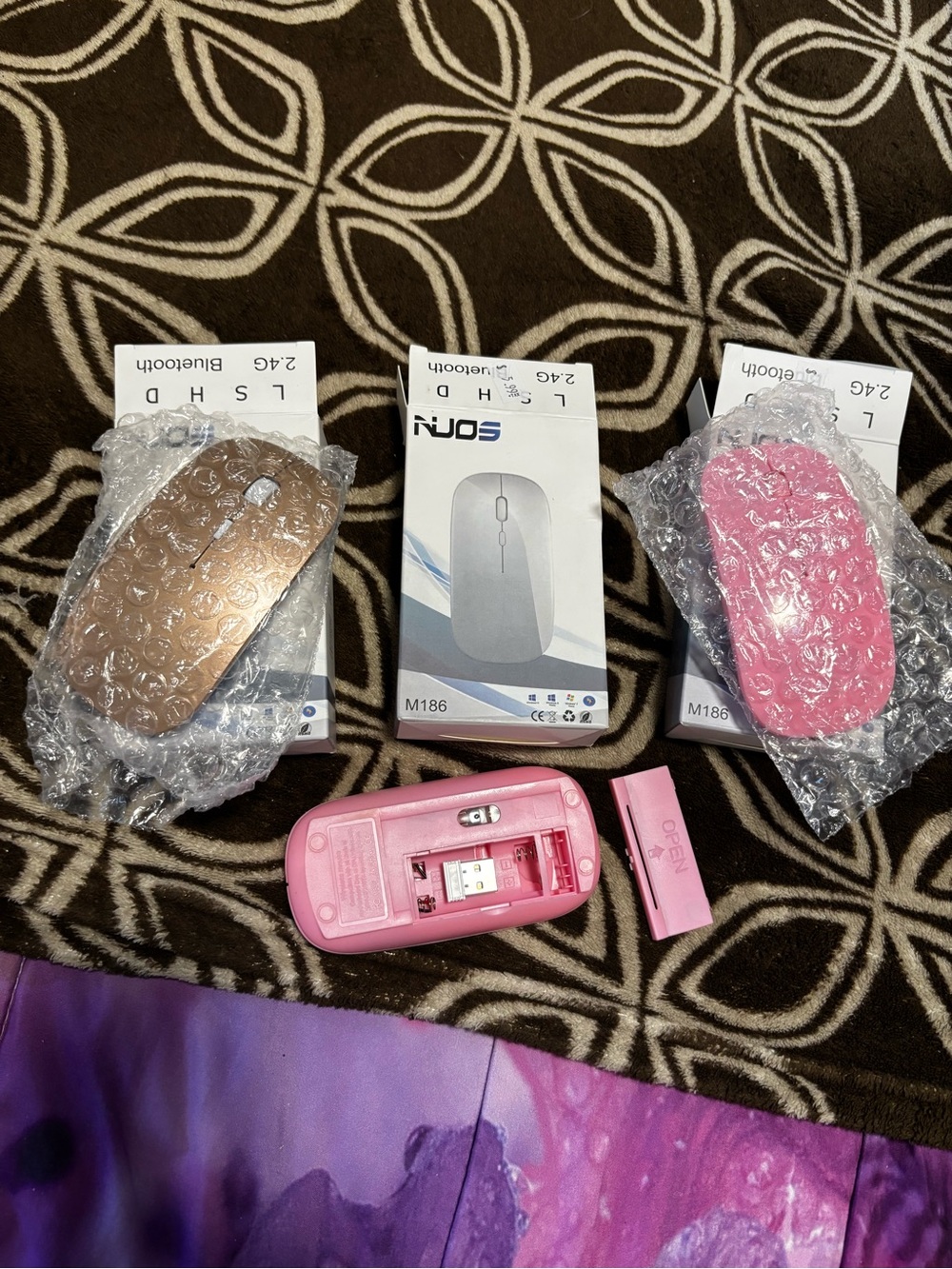 4- M186 Wireless Bluetooth Mouse - Pink & Gold
